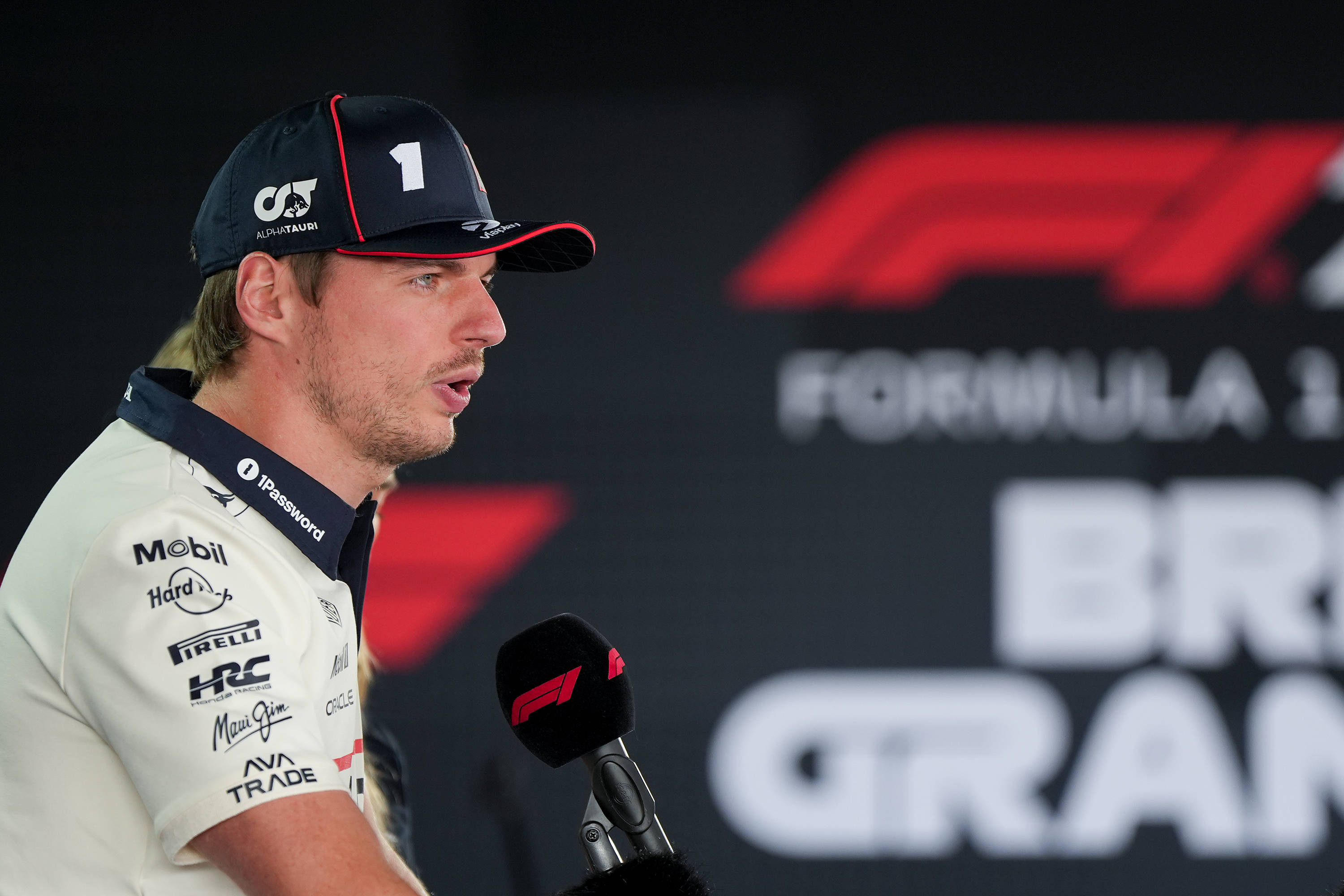 哈斯车队碾压红牛车队，拉塞尔高光表现