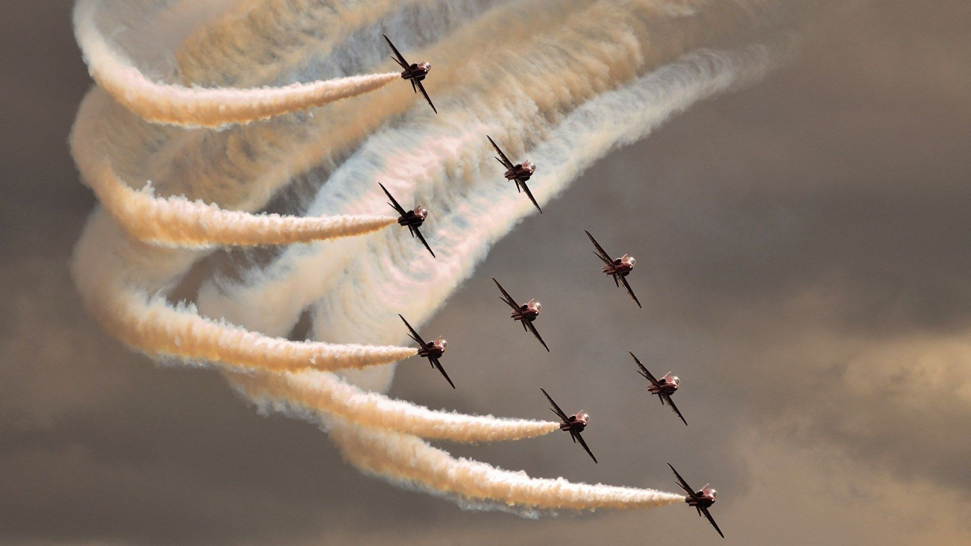 权杖与赛场，当资本险胜传统，英雄仍在篮球场接管比赛