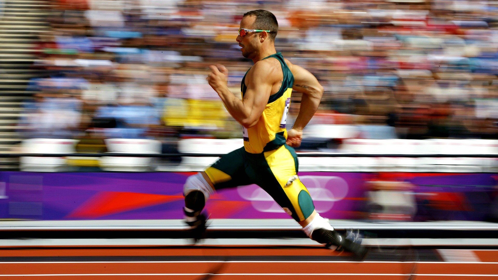 冠军之夜,双线制胜,当F1战场的硝烟化作班凯罗脚下的防守密码